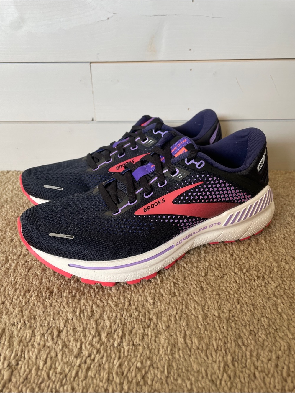 Brooks Women’s Adrenaline GTS 22 Running Shoes 8 Navy with Pink & Purple Accents